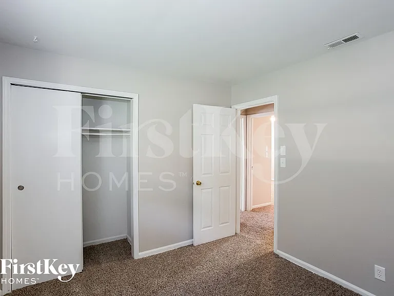 4438 Windsor Rd — Photo 12