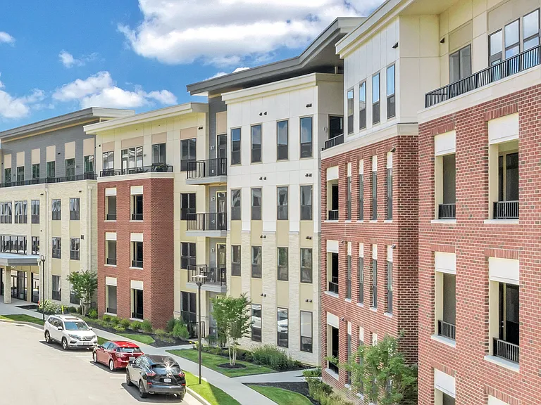 Luxe 360 on Centerpointe — Photo 83