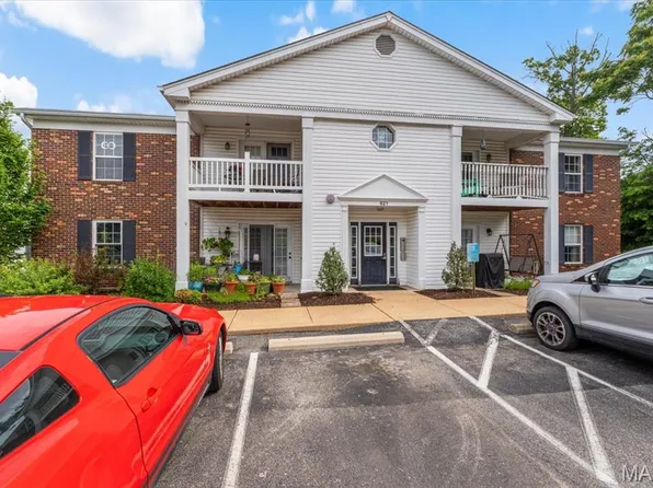 921 Hanna Place Ct APT G, Ballwin, MO 63021