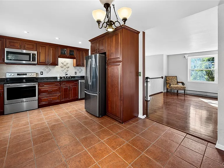 8237 Mantova Dr — Photo 23