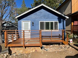 871 Maple Ln, Sugarloaf, CA 92386