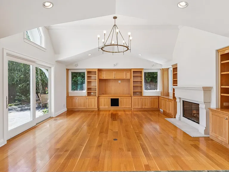 845 Windsor Dr — Photo 18