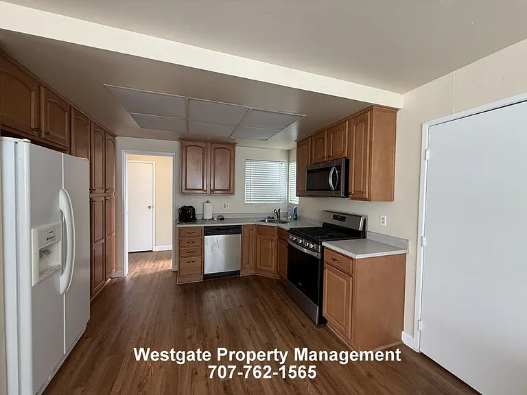 1729 Kearny St — Photo 2