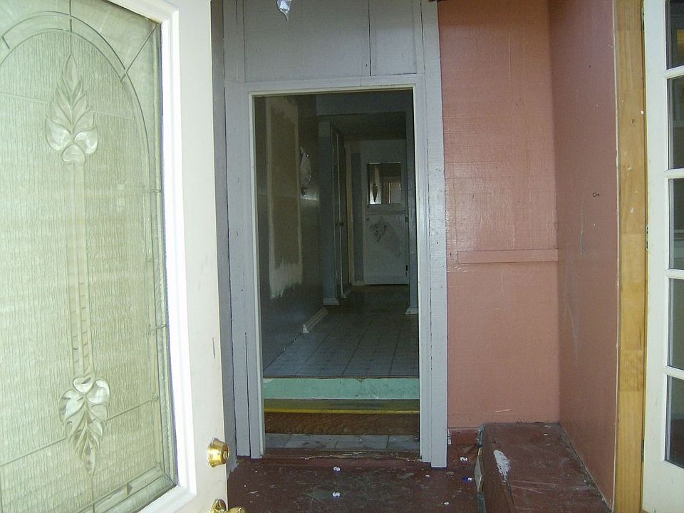 2nd image of 112 Amherst Ave
