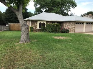 1816 Timberline Dr, Benbrook, TX 76126