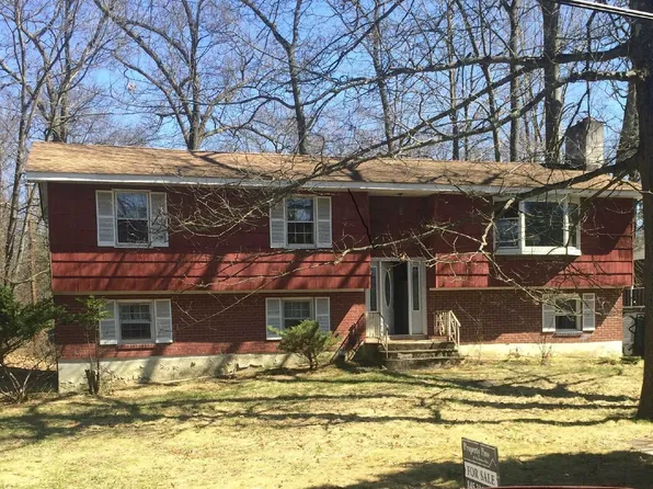 52 Brookland Farms Rd, Poughkeepsie, NY 12601