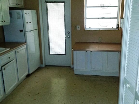 5th image of 200 Grant Dr