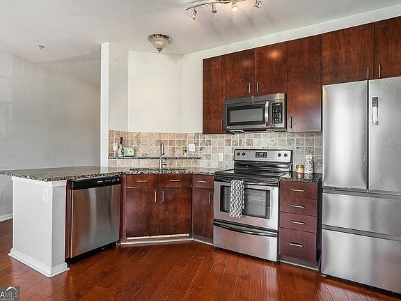2nd image of 898 Oak St SW Unit 3213