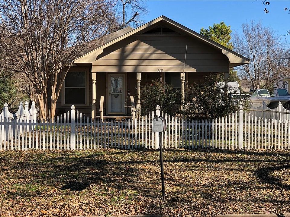 1st image of 118 S Pecan St