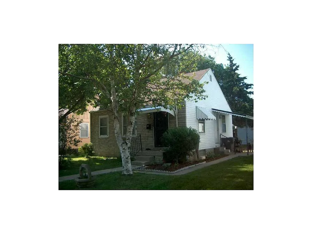 3563 W 12th St photo 1