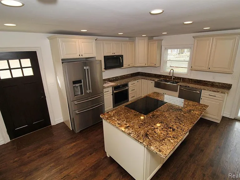 37752 Huron Pointe Dr — Photo 7