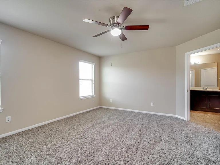 9210 Rustling Manor Ln — Photo 24