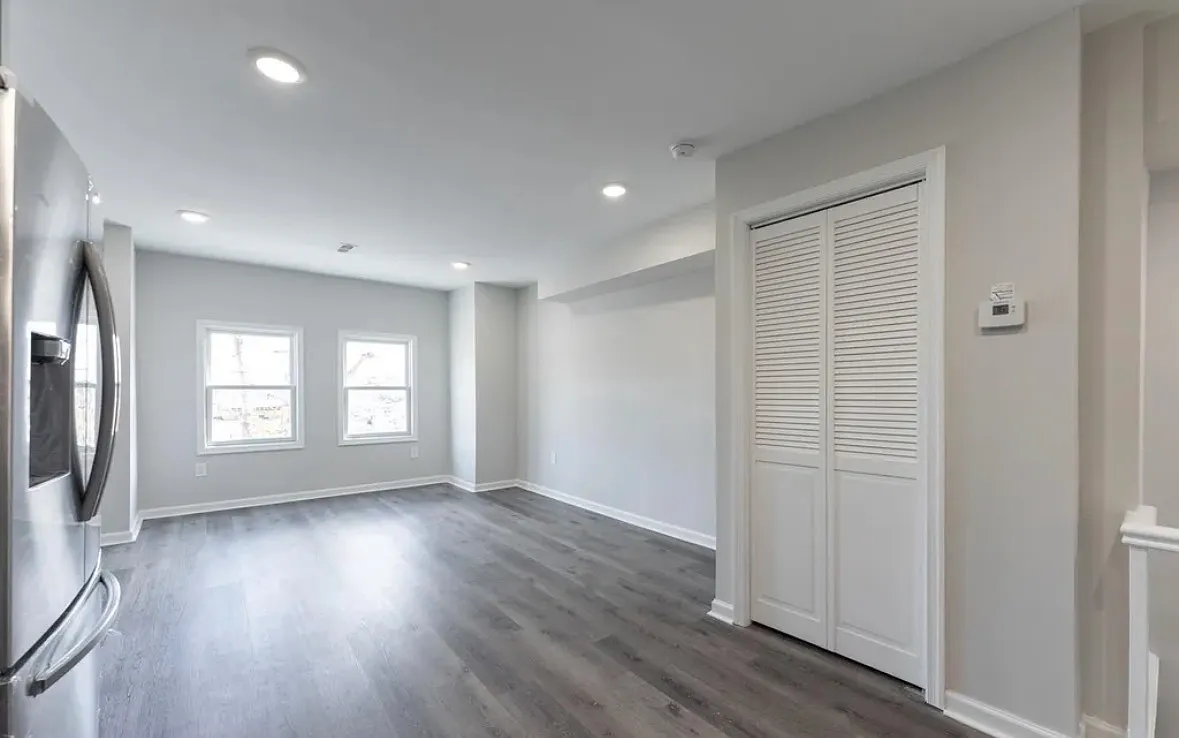 1 bed, 700 sqft, $1,300 — Photo 4