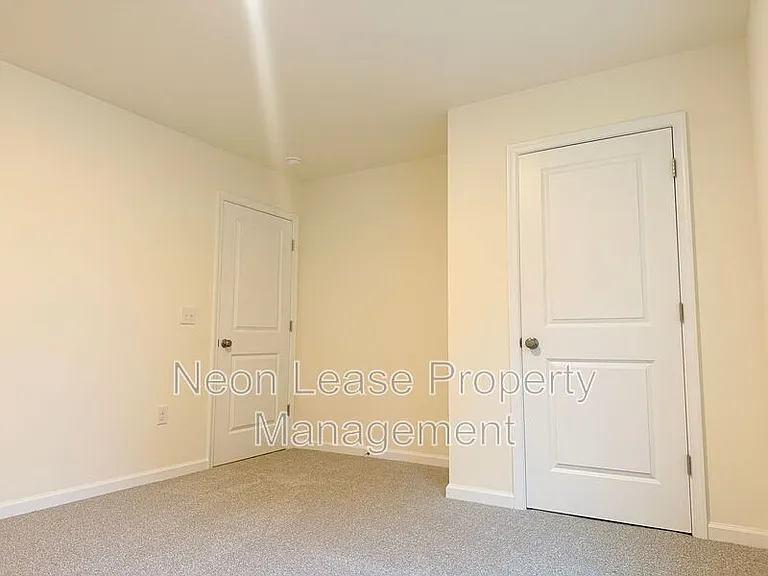 400 N Walnut St — Photo 15