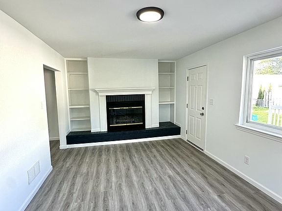 3rd image of 9828 Mayfield St