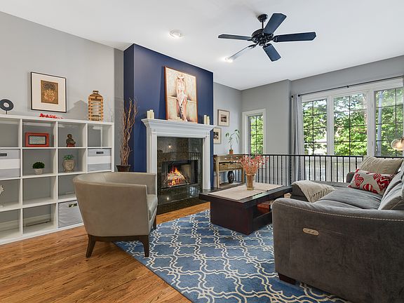 2nd image of 1113 N Wood St #1