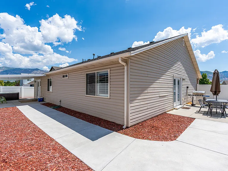 233 N Erastus Dr — Photo 32