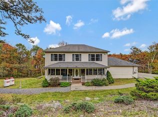 104 Tumbleweed Dr, Long Pond, PA 18334
