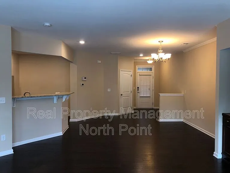 1175 Hampton Oaks Dr — Photo 5
