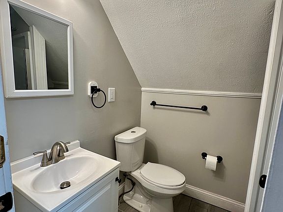 4th image of 23152 Lake Shore Blvd #3