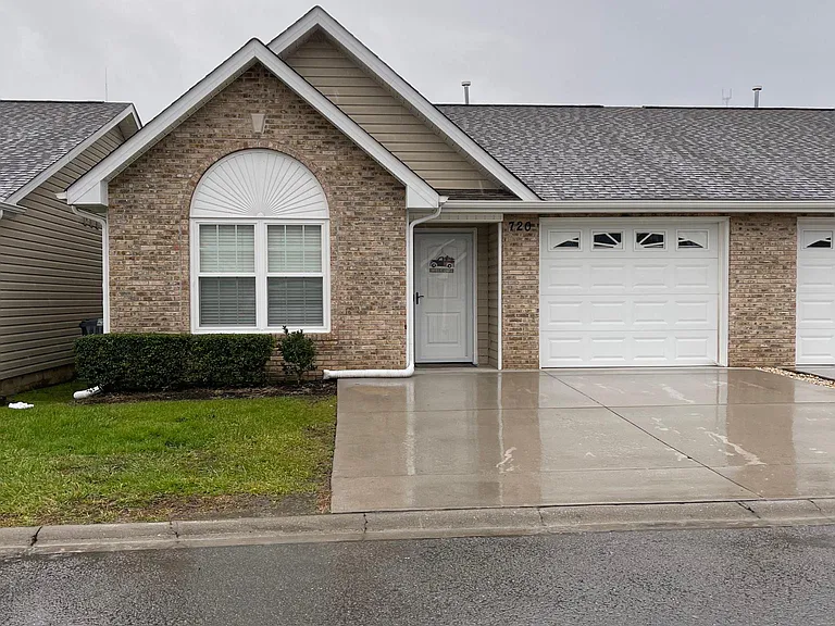 720 Greensboro Way — Photo 1