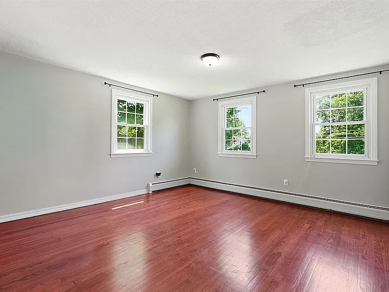 1107 N Pleasant St — Photo 22