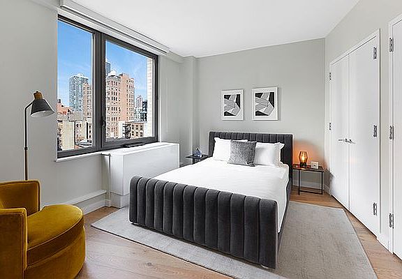 5th image of 411 35th St #6J