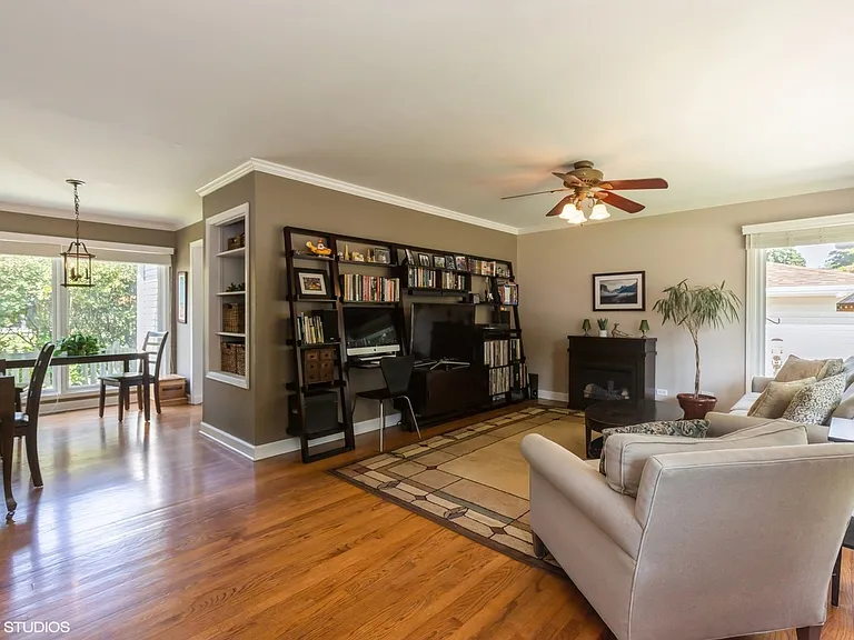 414 Drake St — Photo 2