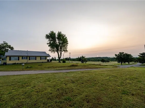 1002 N Cline Rd, Coffeyville, KS 67337