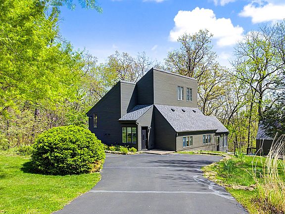 2nd image of 1131 N Clark Ln