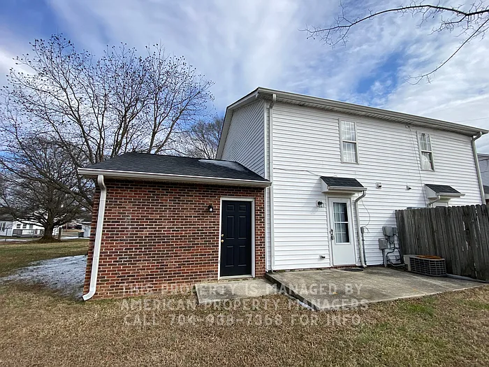 501 Martin Cir #D — Photo 10