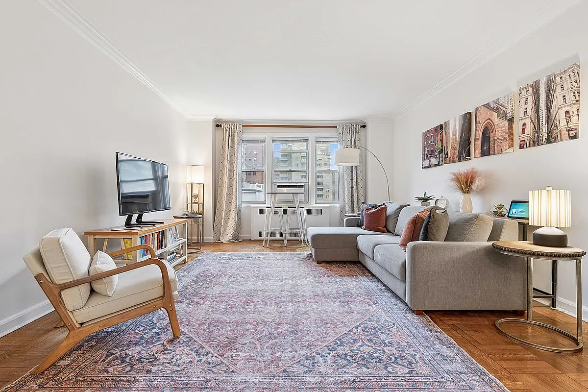 220 Madison Ave APT 6B photo 1