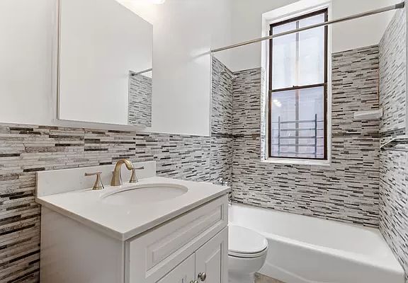 5th image of 764 Willoughby Ave APT 1