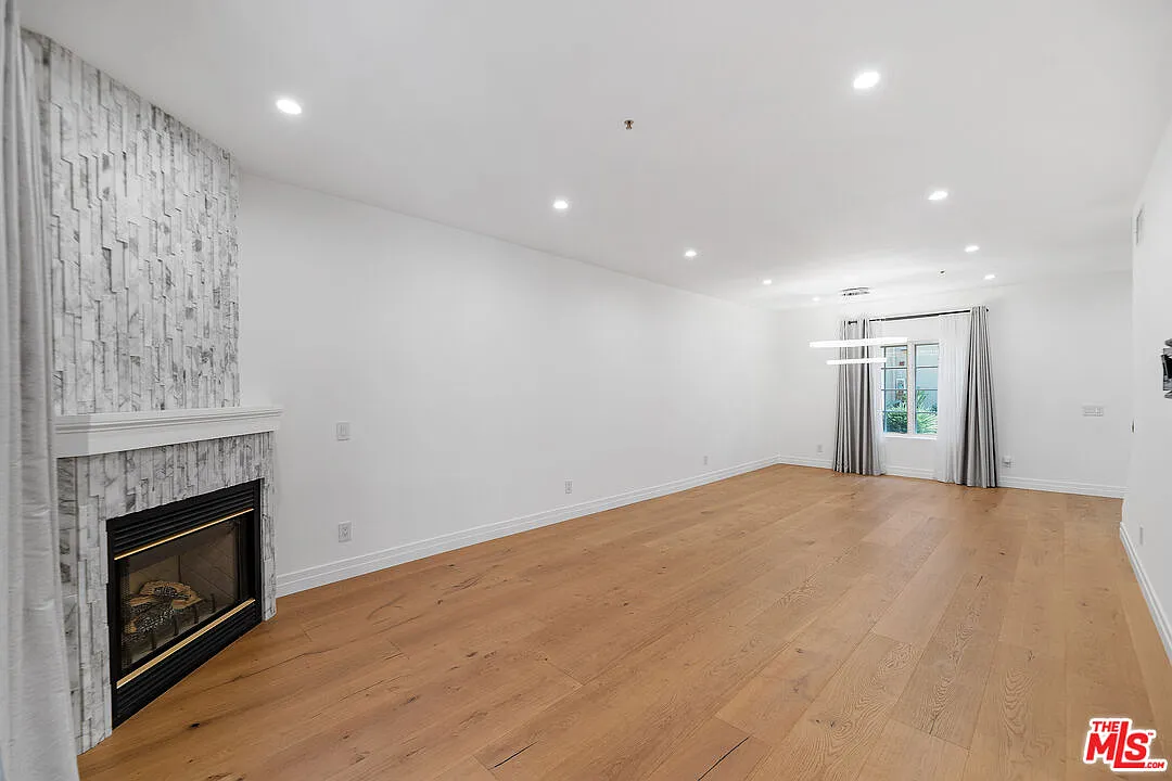 2 bed, 2.5 bath, 1875 sqft, $6,800 — Photo 4