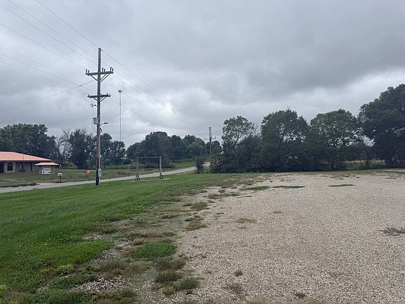 2nd image of 504 3rd St