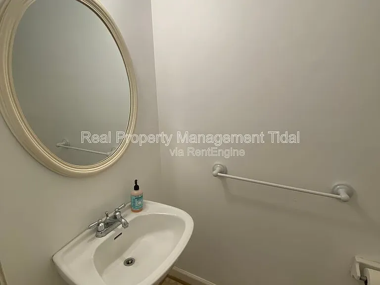 610 Guy Ln — Photo 17