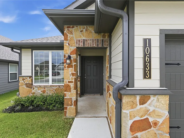 10633 Burgundy Berry Way — Photo 2