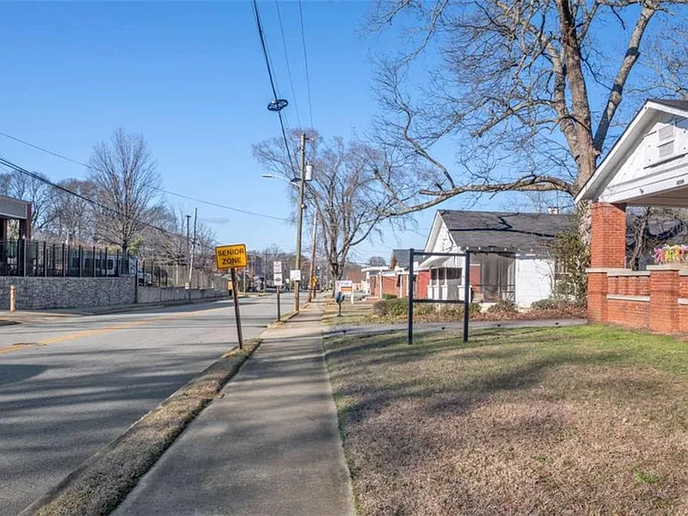 2882 Church St — Photo 2