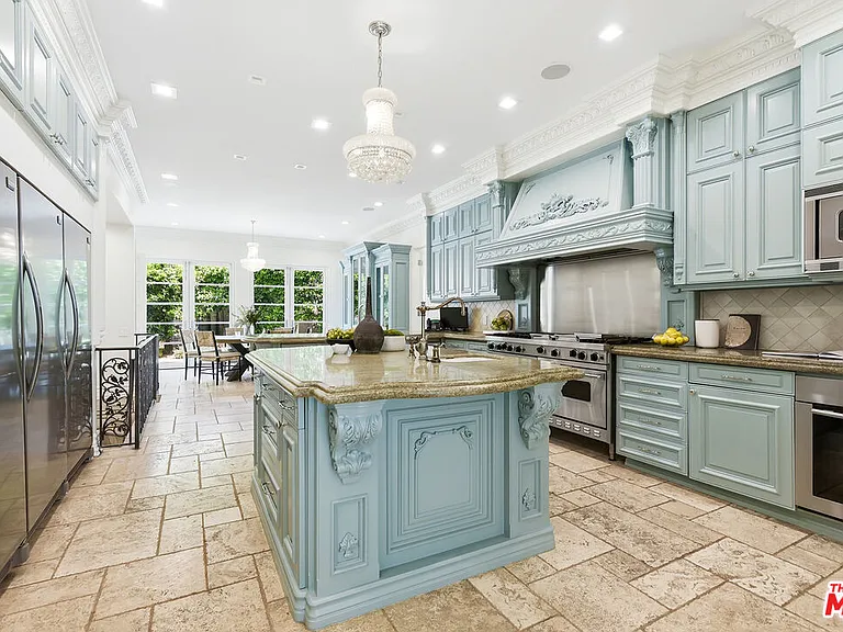 407 Robert Ln — Photo 13