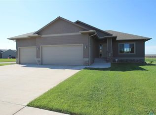 3809 E 52nd St, Sioux Falls, SD 57103