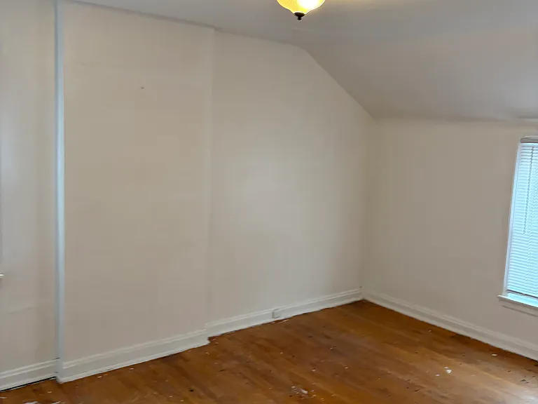 122 Pleasant St — Photo 3