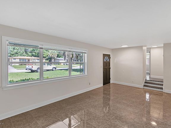 5th image of 3042 Cesery Blvd