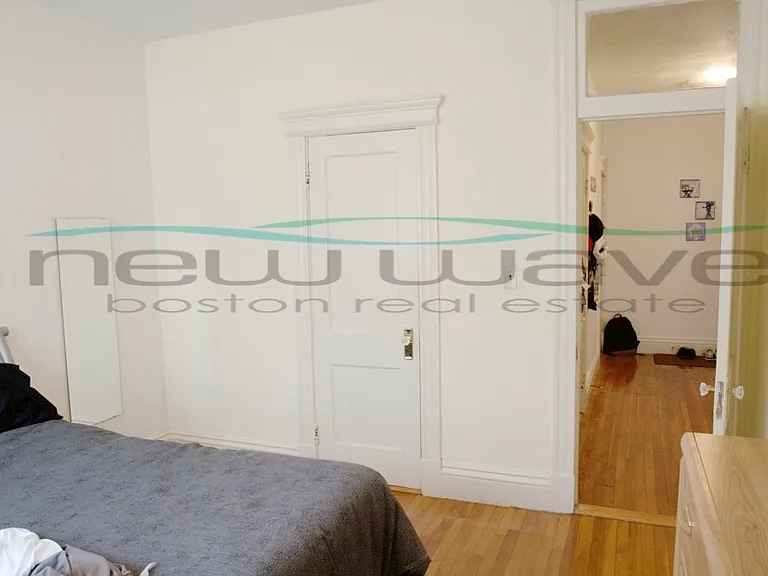 104 Queensberry St #14 — Photo 8