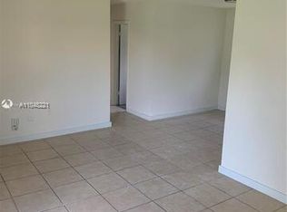 2440 NE 188th St, Miami, FL 33180