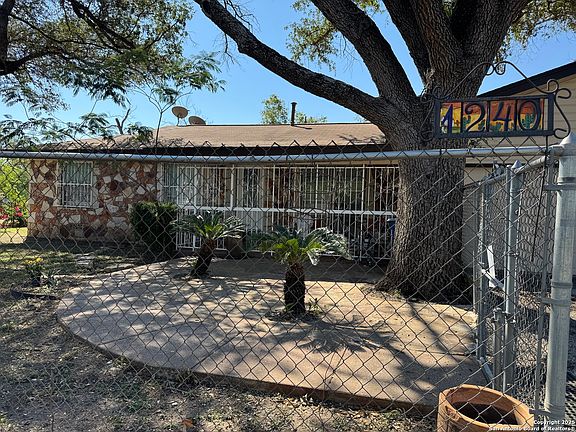 2nd image of 1240 Rice Rd