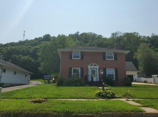 601 1st St NW, Elkader, IA 52043