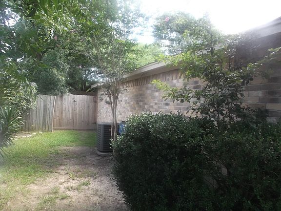 3rd image of 5710 Village Way Dr