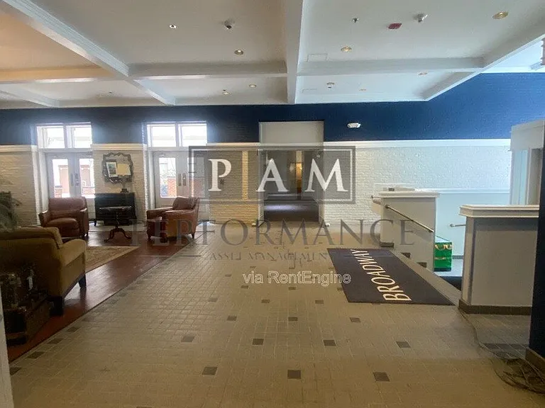 234 N Broadway — Photo 24