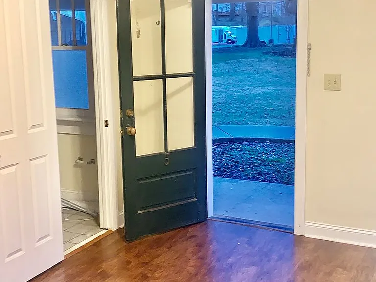 328 N Madison St — Photo 11