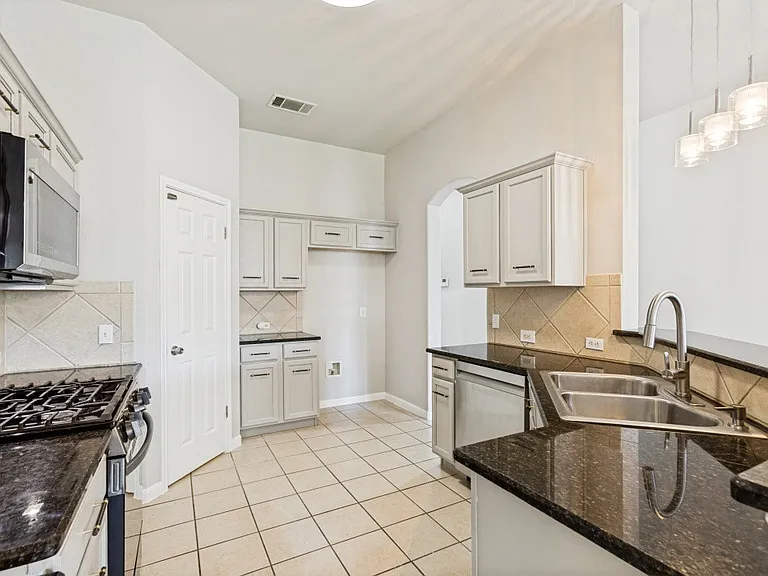 111 Copperwood Loop — Photo 17